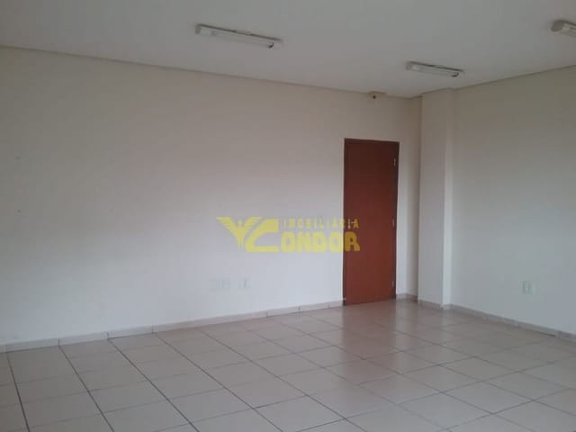 Sala para alugar, no bairro Centro em Cambé