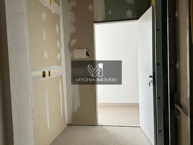 Sala com 95m², para alugar, no bairro Gurigica em Vitória