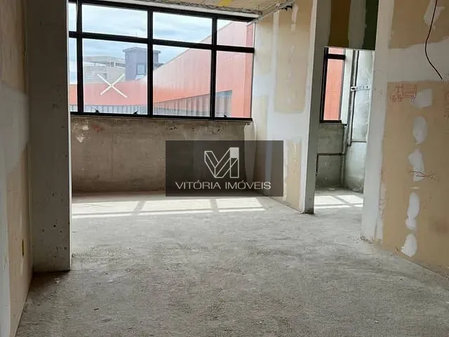 Sala com 95m², para alugar, no bairro Gurigica em Vitória