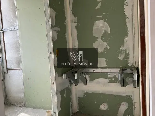 Sala com 95m², para alugar, no bairro Gurigica em Vitória