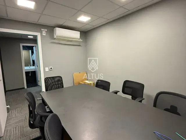 Sala à venda, no bairro Pituba em Salvador