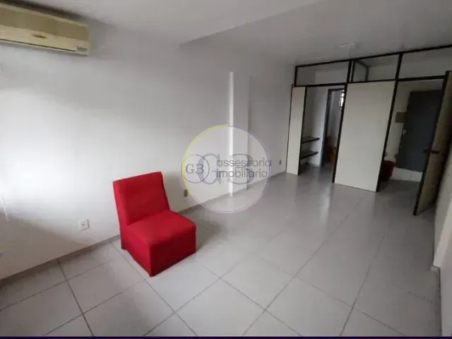 Sala à venda ou para alugar, no bairro Centro em Pelotas