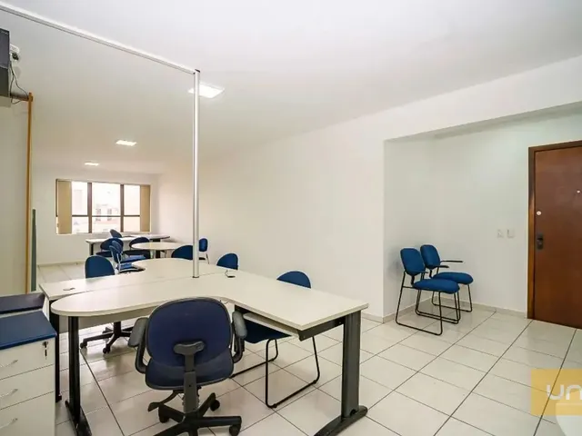 Sala à venda ou para alugar, no bairro Centro em Curitiba