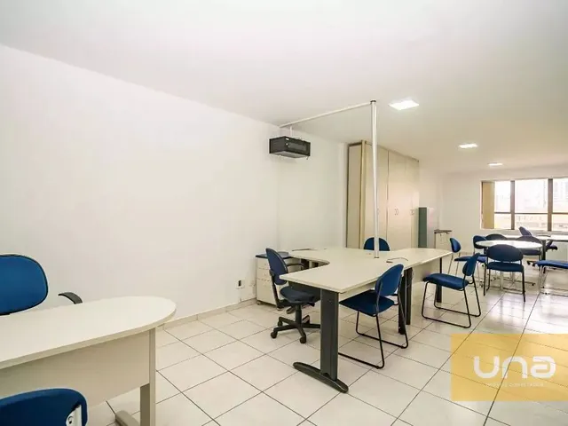 Sala à venda ou para alugar, no bairro Centro em Curitiba