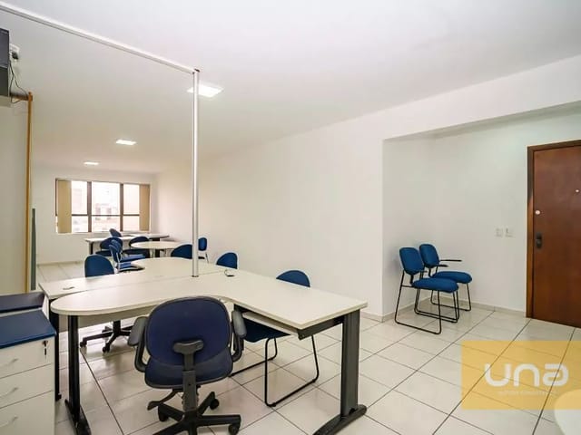 Sala à venda ou para alugar, no bairro Centro em Curitiba