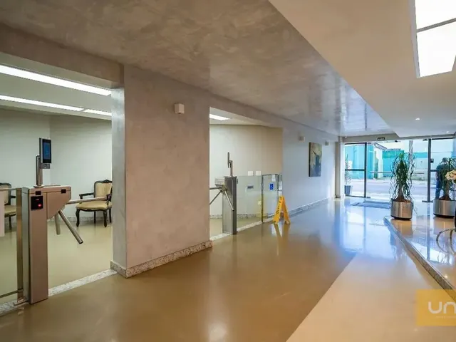Sala à venda ou para alugar, no bairro Centro em Curitiba