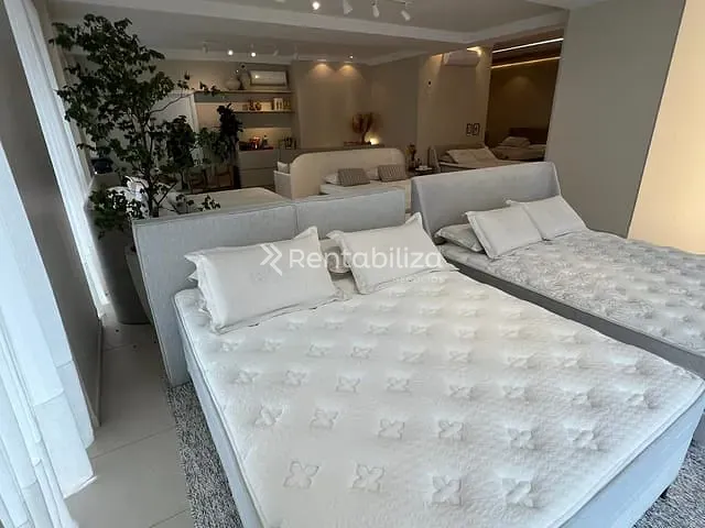 Sala à venda, no bairro Meia Praia em Itapema