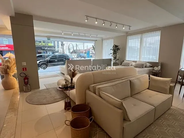 Sala à venda, no bairro Meia Praia em Itapema