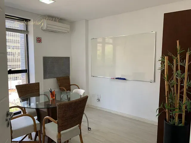 Sala com 46m², à venda, no bairro Centro em Curitiba