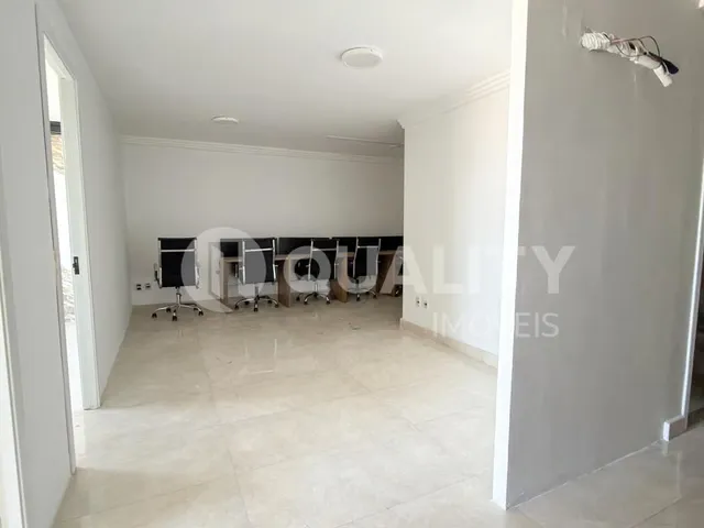Sala para alugar, no bairro Pici em Fortaleza