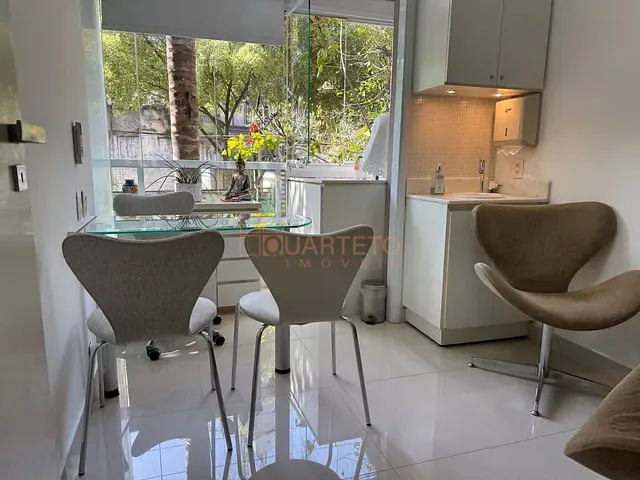Sala à venda, no bairro Pinheiros em São Paulo