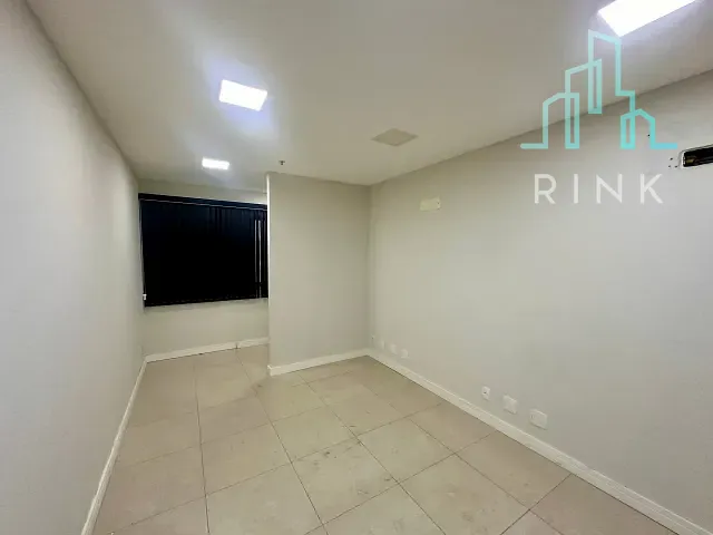 Sala com 24m², para alugar, no bairro Alcântara em São Gonçalo