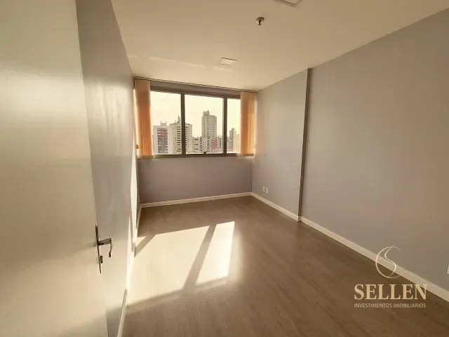 Sala com 68m², à venda, no bairro Menino Deus em Porto Alegre