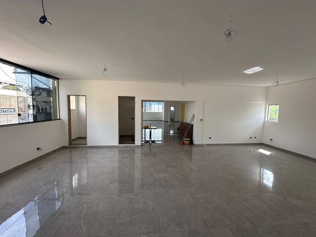 Sala com 200m², para alugar, no bairro Centro em Extrema