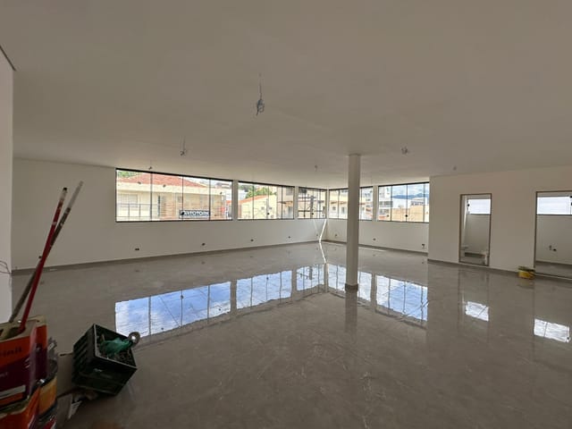 Sala com 200m², para alugar, no bairro Centro em Extrema
