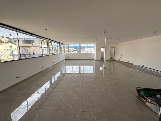 Sala com 200m², para alugar, no bairro Centro em Extrema