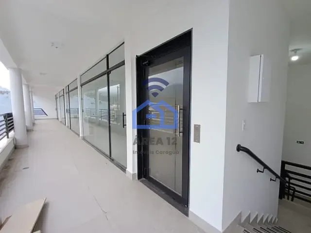 Sala para alugar, no bairro Centro em Caraguatatuba