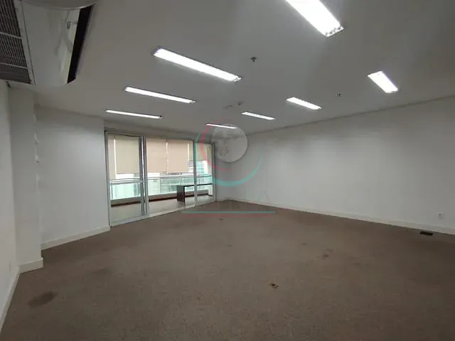 Sala à venda ou para alugar, no bairro Cerqueira César em São Paulo