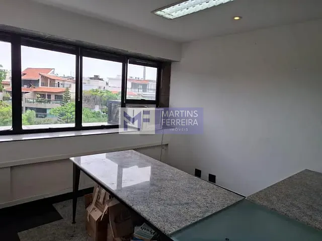 Sala à venda, no bairro Barra da Tijuca em Rio de Janeiro
