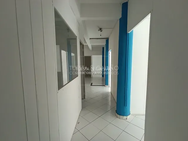 Sala com 140m², para alugar, no bairro Centro em Curitiba