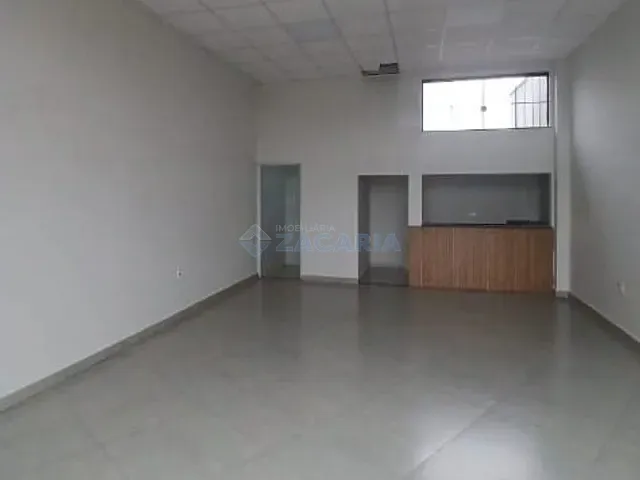Sala com 46m², para alugar, no bairro Núcleo Habitacional Dom Romeu Alberti em Apucarana