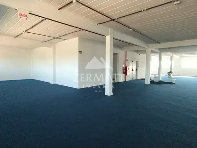 Sala com 900m², para alugar, no bairro Itoupava Central em Blumenau