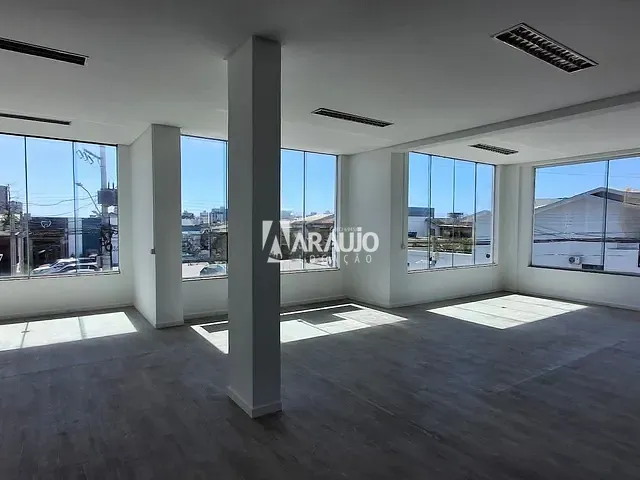 Sala para alugar, no bairro Centro em Navegantes