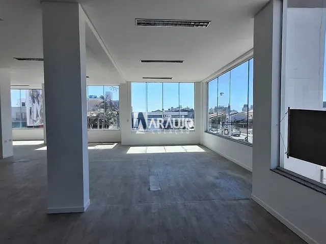 Sala para alugar, no bairro Centro em Navegantes