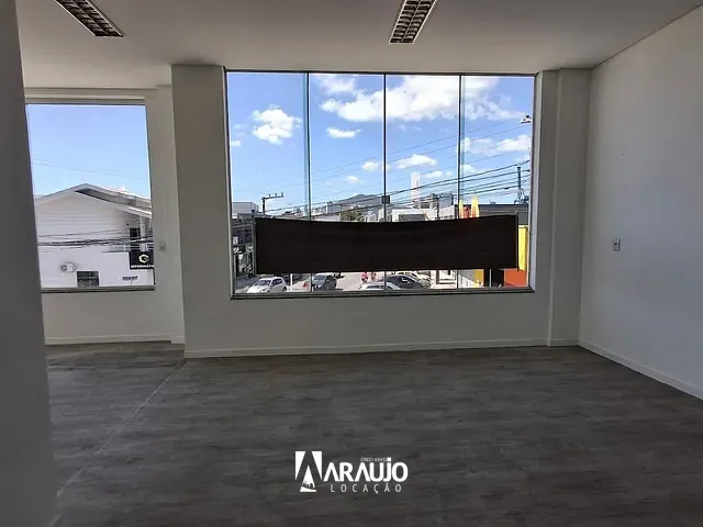 Sala para alugar, no bairro Centro em Navegantes