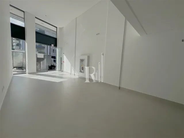 Sala para alugar, no bairro Centro em Itapema
