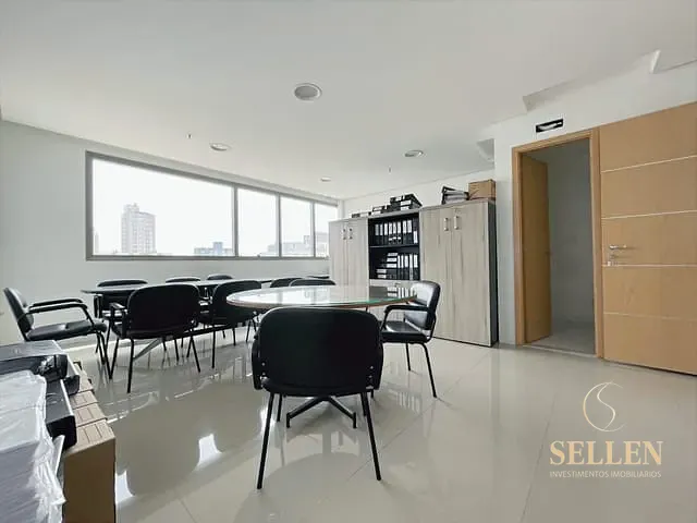 Sala à venda, no bairro Menino Deus em Porto Alegre