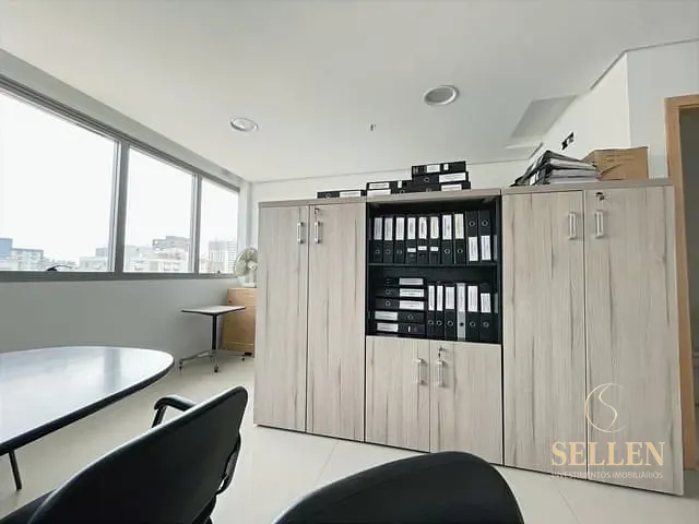 Sala à venda, no bairro Menino Deus em Porto Alegre