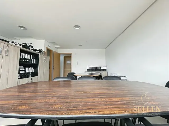 Sala à venda, no bairro Menino Deus em Porto Alegre