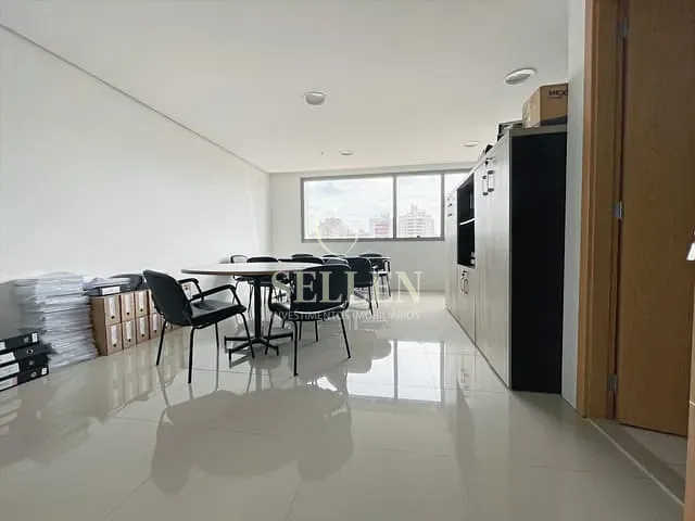 Sala à venda, no bairro Menino Deus em Porto Alegre