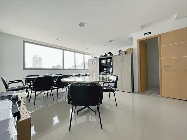 Sala à venda, no bairro Menino Deus em Porto Alegre