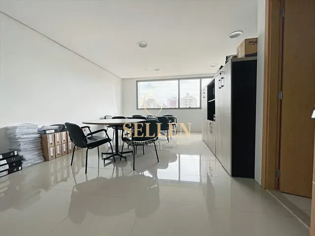 Sala à venda, no bairro Menino Deus em Porto Alegre