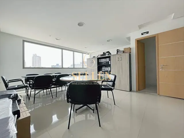 Sala à venda, no bairro Menino Deus em Porto Alegre