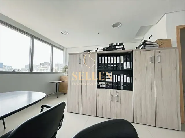 Sala à venda, no bairro Menino Deus em Porto Alegre
