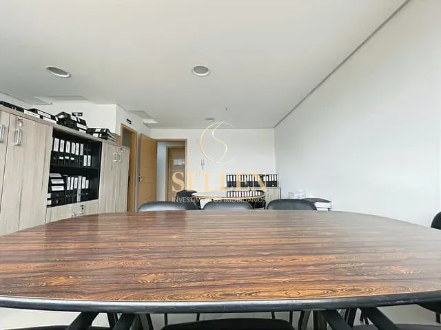Sala à venda, no bairro Menino Deus em Porto Alegre