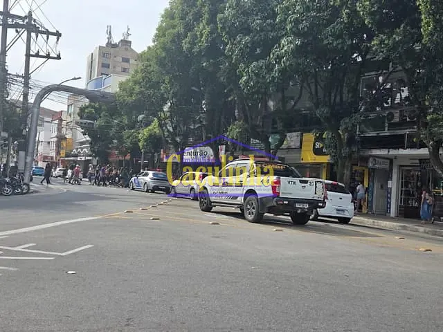 Sala com 120m², para alugar, no bairro Centro em Barra do Piraí
