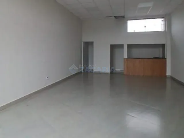 Sala com 52m², para alugar, no bairro Núcleo Habitacional Dom Romeu Alberti em Apucarana