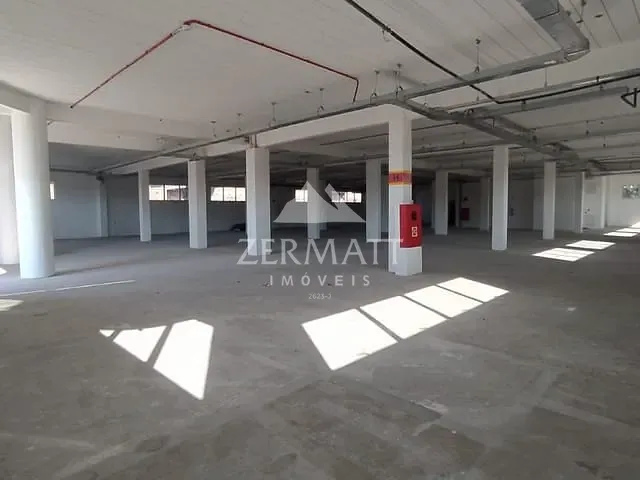 Sala com 900m², para alugar, no bairro Itoupava Central em Blumenau
