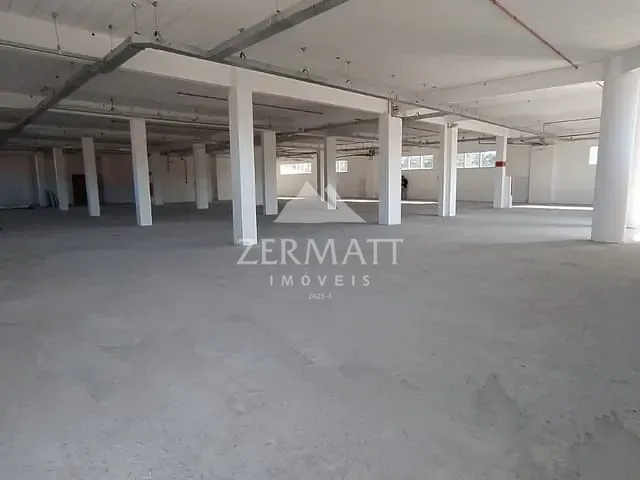 Sala com 900m², para alugar, no bairro Itoupava Central em Blumenau