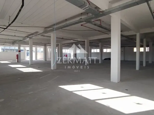 Sala com 900m², para alugar, no bairro Itoupava Central em Blumenau