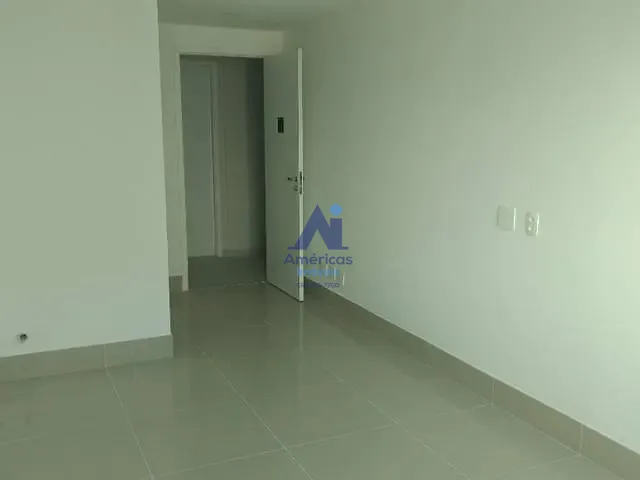 Sala à venda, no bairro Madureira em Rio de Janeiro