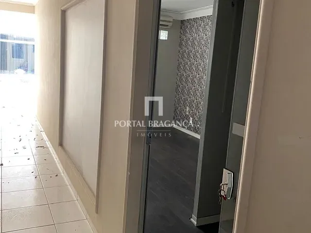 Sala para alugar, no bairro Centro em Bragança Paulista