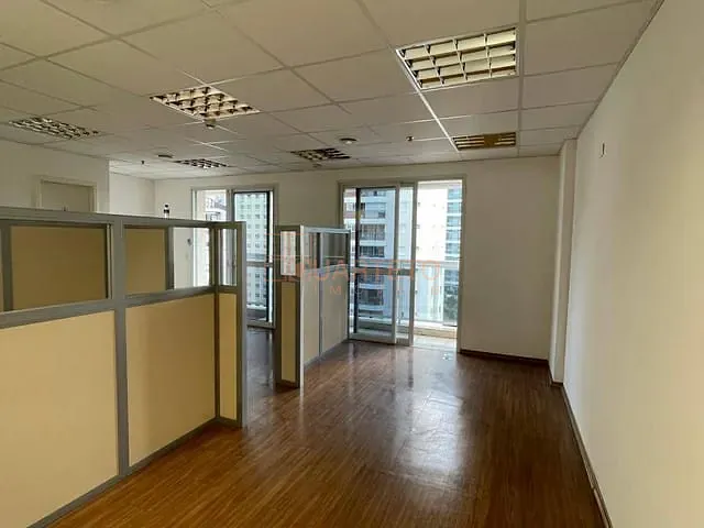 Sala para alugar, no bairro Vila Olímpia em São Paulo