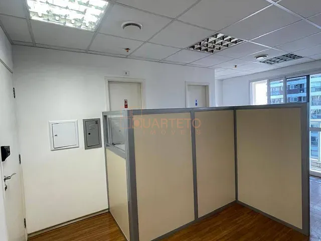 Sala para alugar, no bairro Vila Olímpia em São Paulo