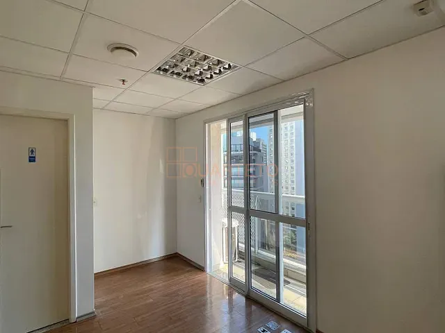 Sala para alugar, no bairro Vila Olímpia em São Paulo