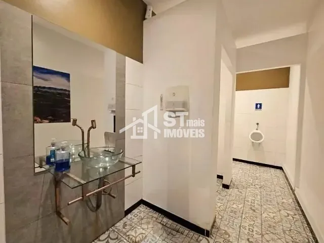 Sala à venda ou para alugar, no bairro Centro em Andradas